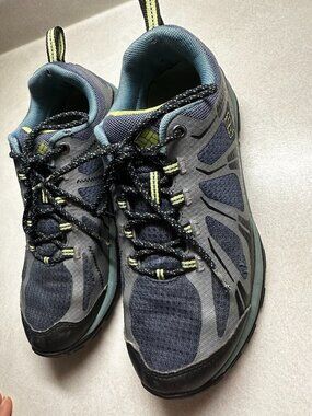 Columbia Redmond V2 Waterproof Hiking Shoes Size 8